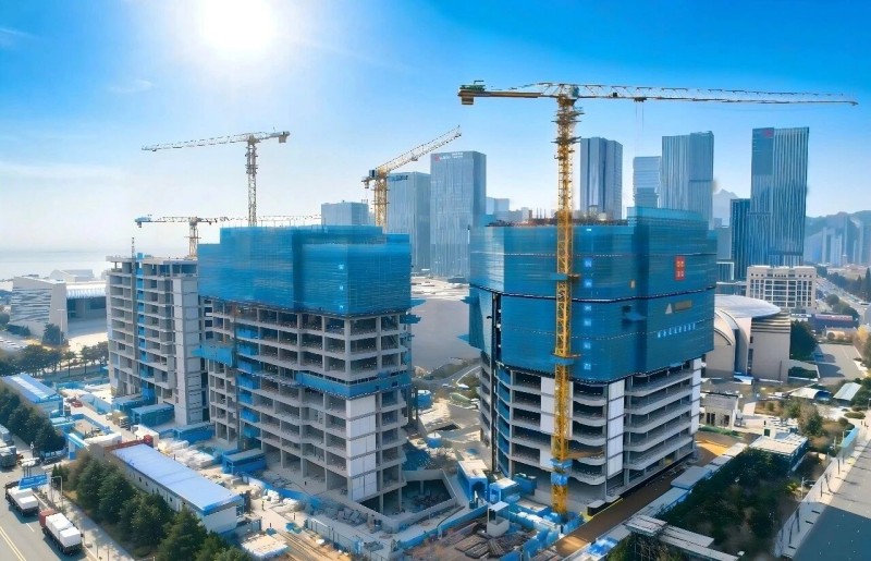 გრანდიოზულად იზეიმეთ Qingdao Fortune Finance Innovation Center-ის წარმატებული ძირითადი სტრუქტურა